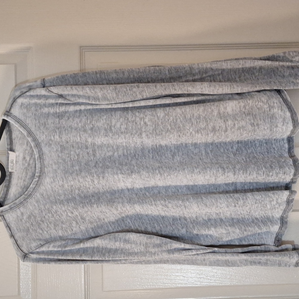 Barefoot Dreams Malibu Collection Gray Top Small